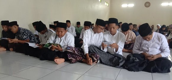 Program Khatmul Qur’an: Menghidupkan Spirit Al-Qur’an di MTs Al Khidmah Pendosawalan